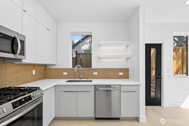 1218 NE 100th Street, Seattle, WA 98102