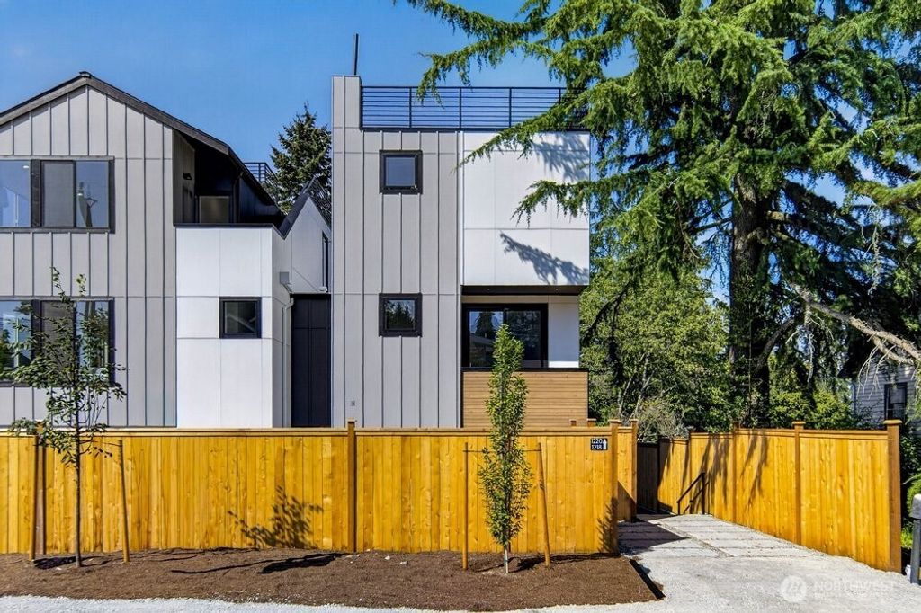 1218 NE 100th Street, Seattle, WA 98102