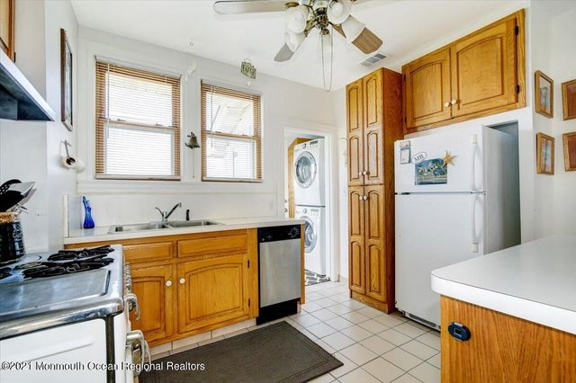 15 Riverview Road, Monmouth Beach, NJ 07750