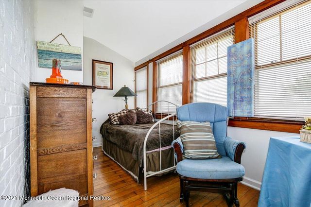 15 Riverview Road, Monmouth Beach, NJ 07750