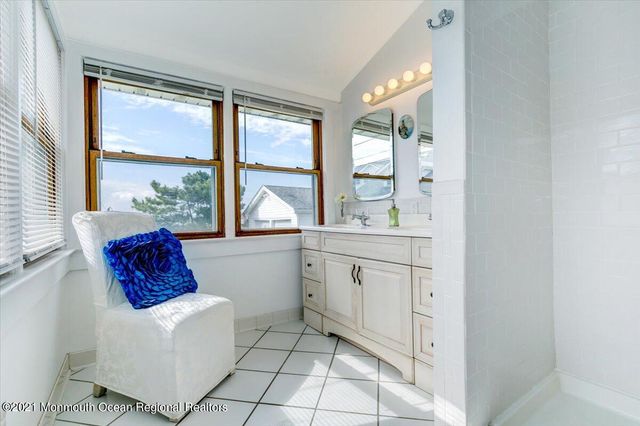 15 Riverview Road, Monmouth Beach, NJ 07750