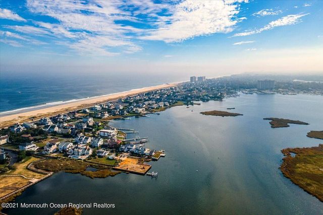 15 Riverview Road, Monmouth Beach, NJ 07750