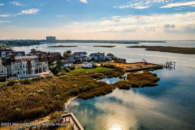 15 Riverview Road, Monmouth Beach, NJ 07750