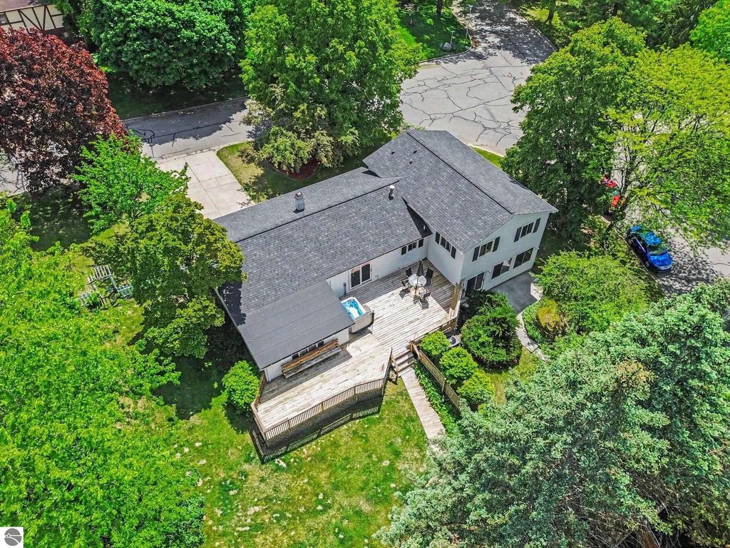 Image 2 of property listing at 1012 Highland Street, Mt Pleasant, MI 48858