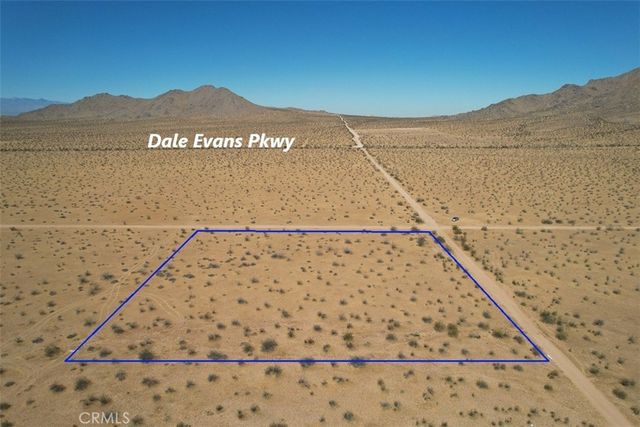 8 Falchion Road, Apple Valley, CA 92307