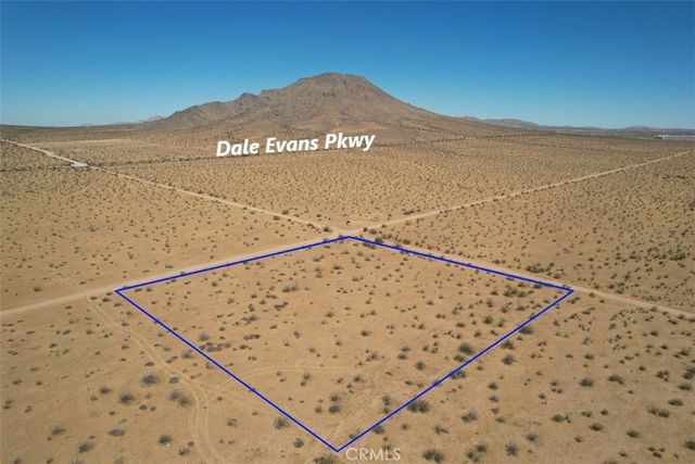 8 Falchion Road, Apple Valley, CA 92307