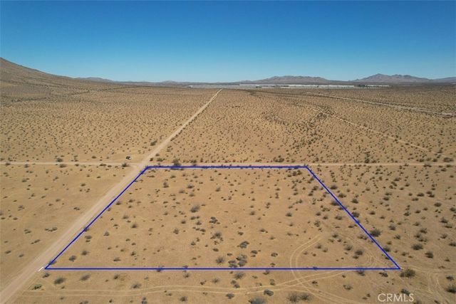 8 Falchion Road, Apple Valley, CA 92307