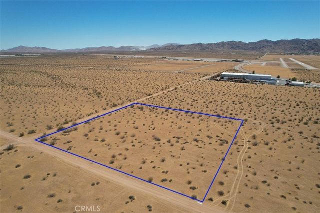 8 Falchion Road, Apple Valley, CA 92307