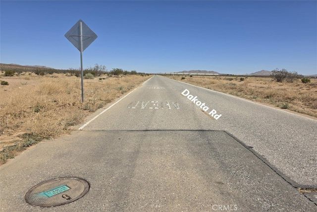 8 Falchion Road, Apple Valley, CA 92307
