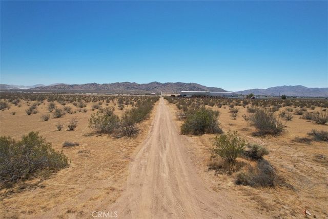 8 Falchion Road, Apple Valley, CA 92307