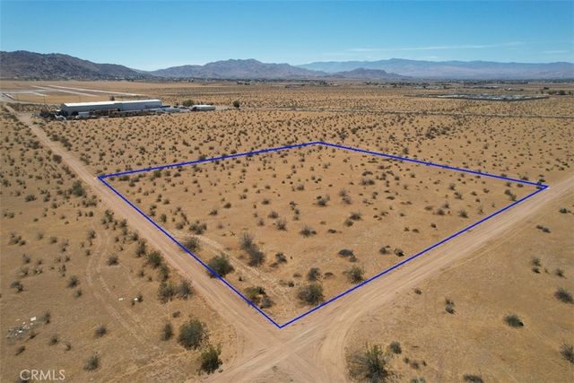 8 Falchion Road, Apple Valley, CA 92307