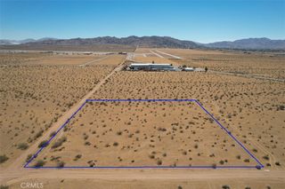 8 Falchion Road, Apple Valley, CA 92307