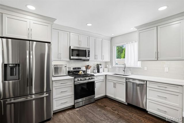 705 Stone Canyon Drive, Ballwin, MO 63021