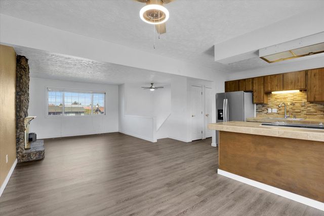1511 S Warren Rd, Spokane Valley, WA 99037