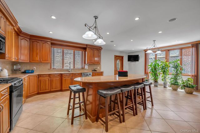 18042 Aberdeen Road, Jamaica, NY 11432