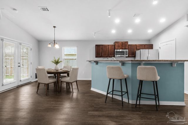 5873 Fairlands Rd, Milton, FL 32583