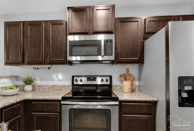 5873 Fairlands Rd, Milton, FL 32583