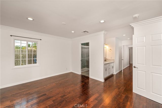 22020 Buena Ventura, Woodland Hills, CA 91364