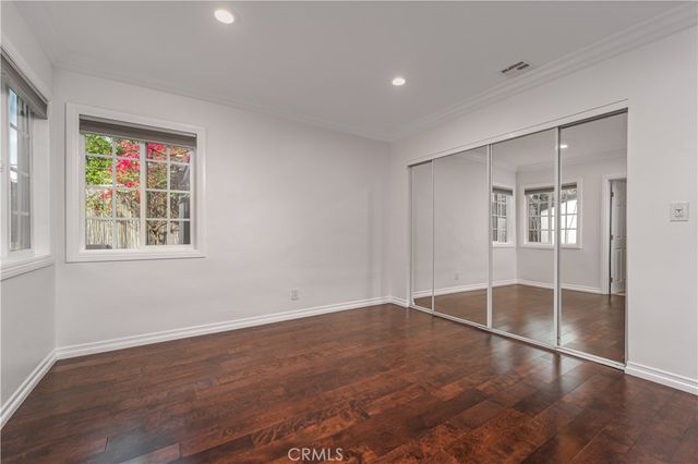 22020 Buena Ventura, Woodland Hills, CA 91364