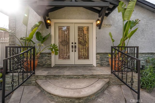 22020 Buena Ventura, Woodland Hills, CA 91364