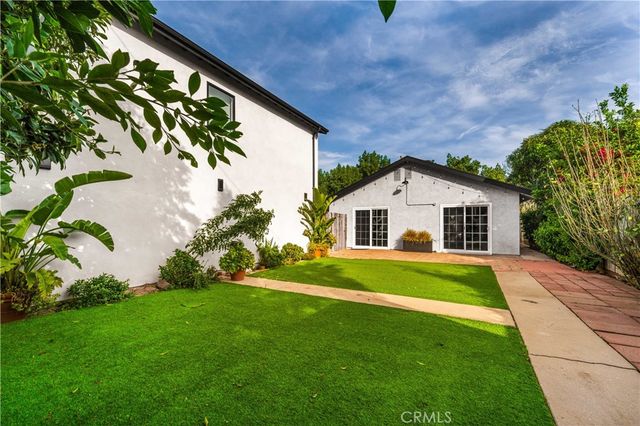 22020 Buena Ventura, Woodland Hills, CA 91364