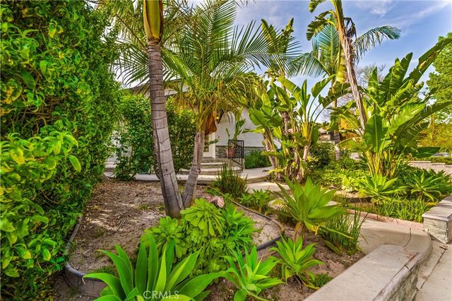 22020 Buena Ventura, Woodland Hills, CA 91364