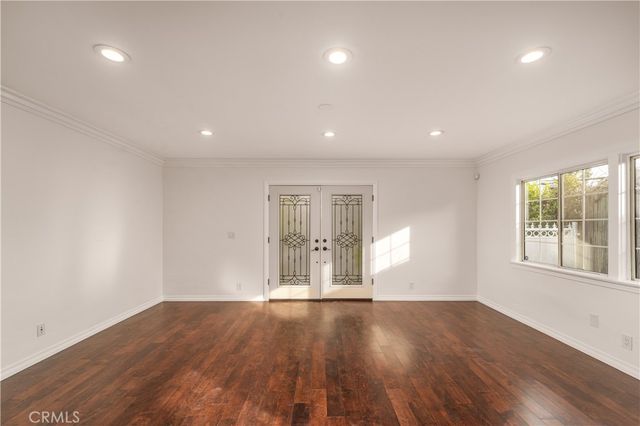 22020 Buena Ventura, Woodland Hills, CA 91364