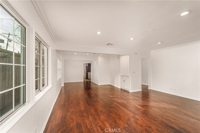 22020 Buena Ventura, Woodland Hills, CA 91364