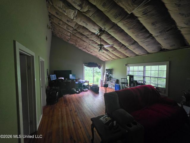 2122 New Hope Road, Columbus, MS 39702