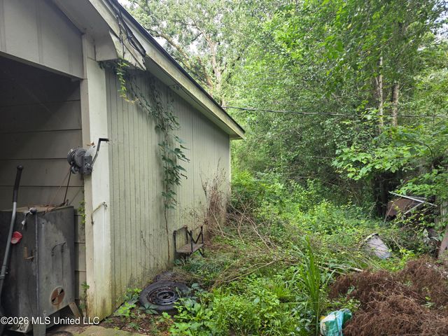2122 New Hope Road, Columbus, MS 39702