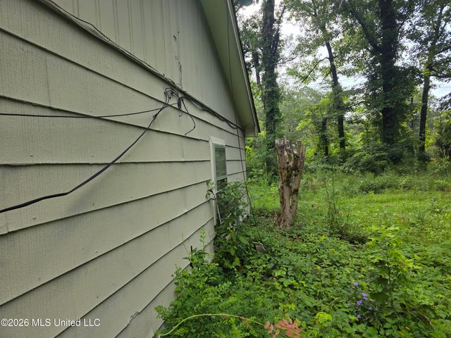 2122 New Hope Road, Columbus, MS 39702