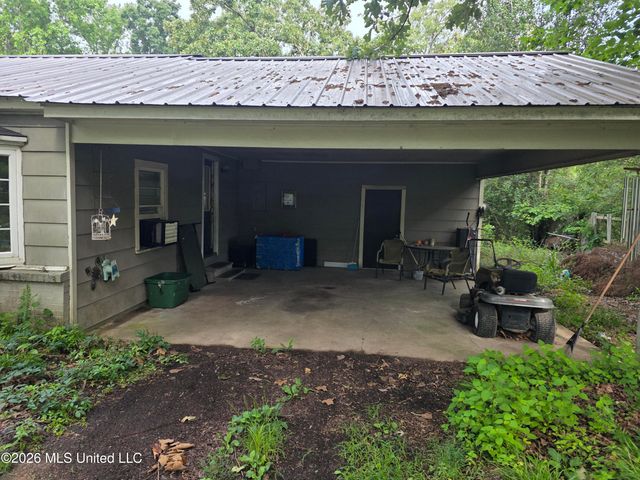2122 New Hope Road, Columbus, MS 39702