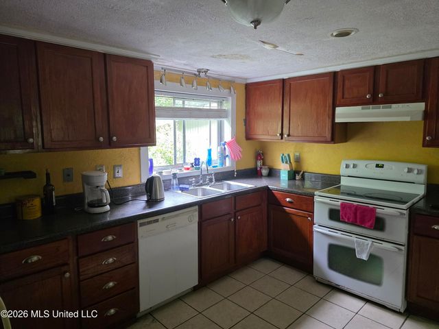 2122 New Hope Road, Columbus, MS 39702