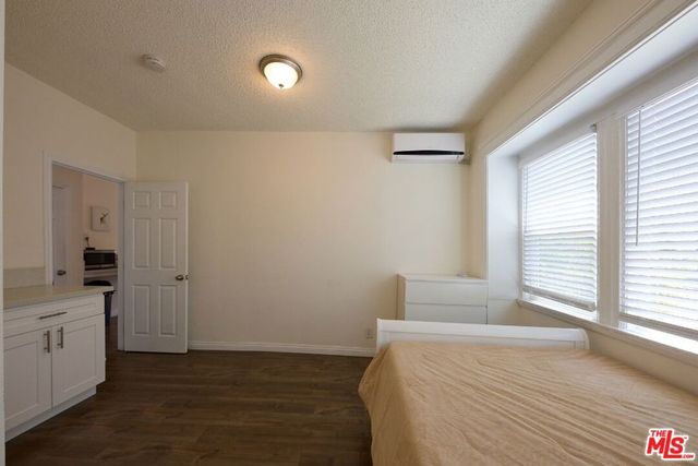 1475 W 28th Street, Los Angeles, CA 90007