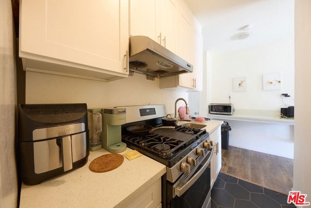 1475 W 28th Street, Los Angeles, CA 90007 — photo 2