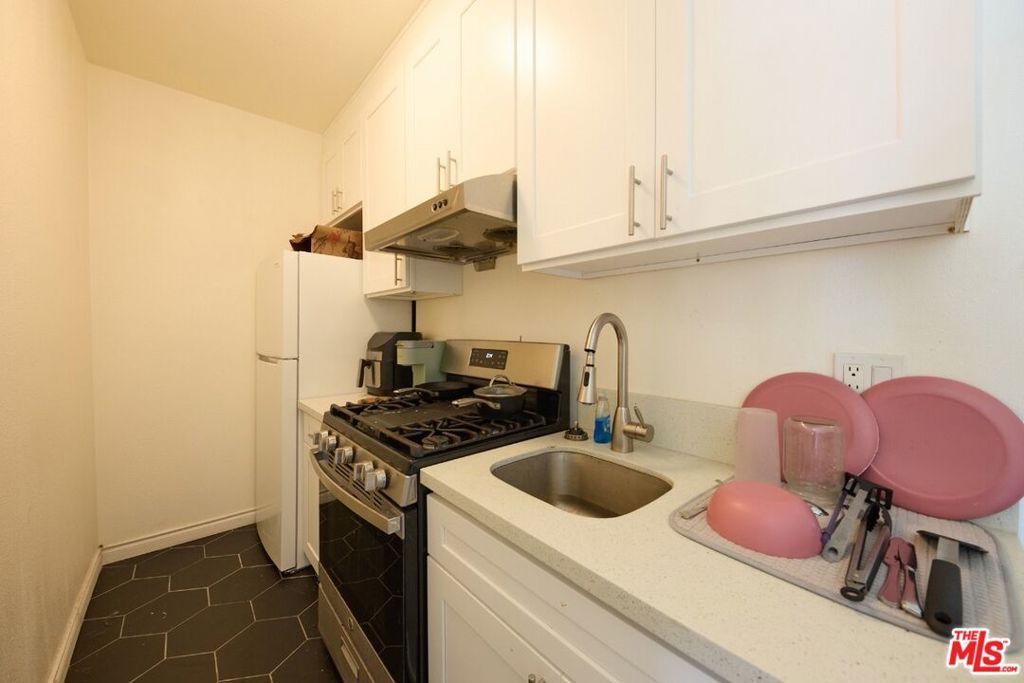 1475 W 28th Street, Los Angeles, CA 90007 — photo 3