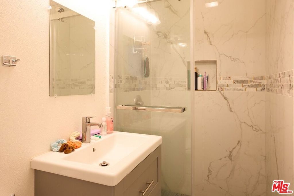 1475 W 28th Street, Los Angeles, CA 90007 — photo 4