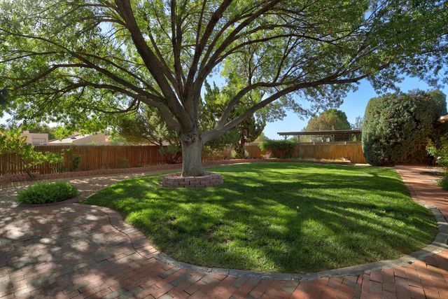 7916 American Heritage Drive NE, Albuquerque, NM 87109