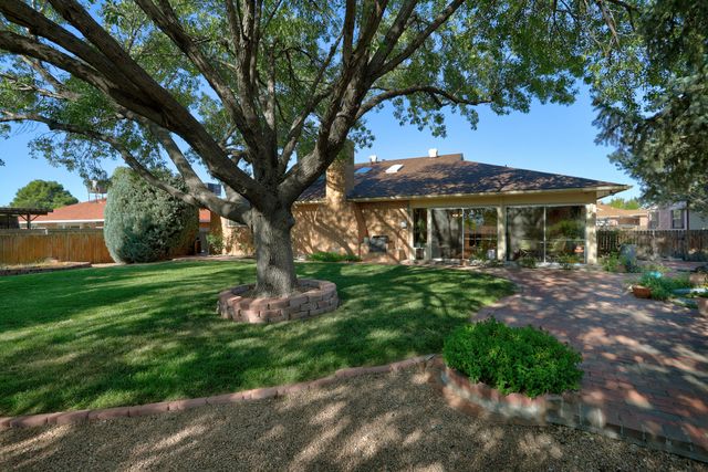 7916 American Heritage Drive NE, Albuquerque, NM 87109