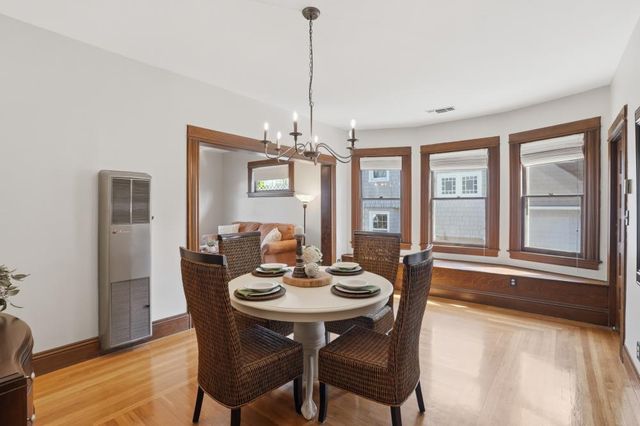 2720 Portola Way, Sacramento, CA 95818