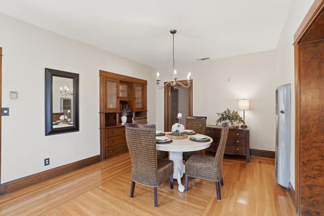 2720 Portola Way, Sacramento, CA 95818