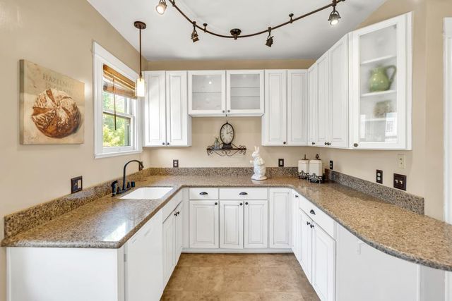 2720 Portola Way, Sacramento, CA 95818