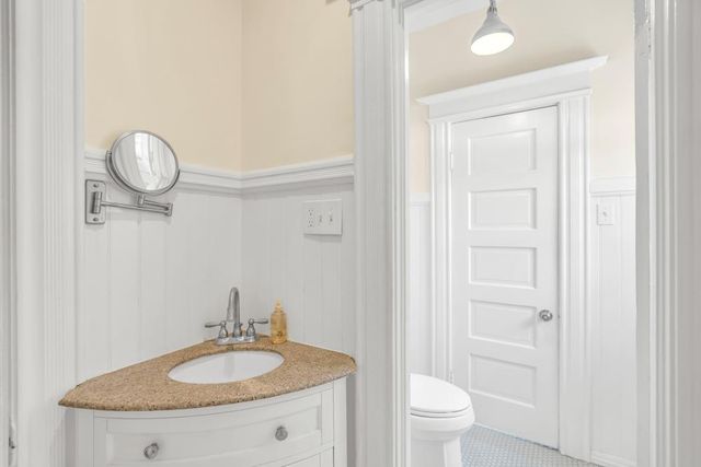 2720 Portola Way, Sacramento, CA 95818