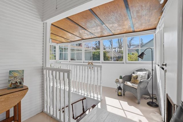 2720 Portola Way, Sacramento, CA 95818