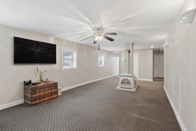 2720 Portola Way, Sacramento, CA 95818