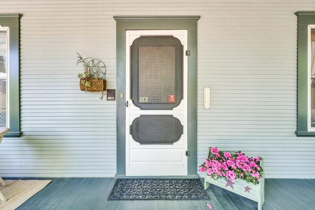 2720 Portola Way, Sacramento, CA 95818