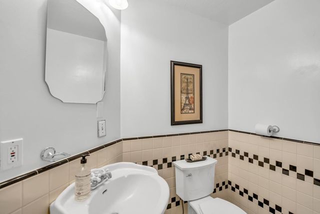 2720 Portola Way, Sacramento, CA 95818