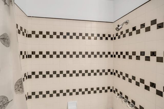 2720 Portola Way, Sacramento, CA 95818