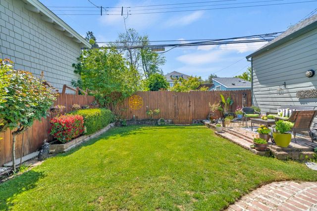 2720 Portola Way, Sacramento, CA 95818