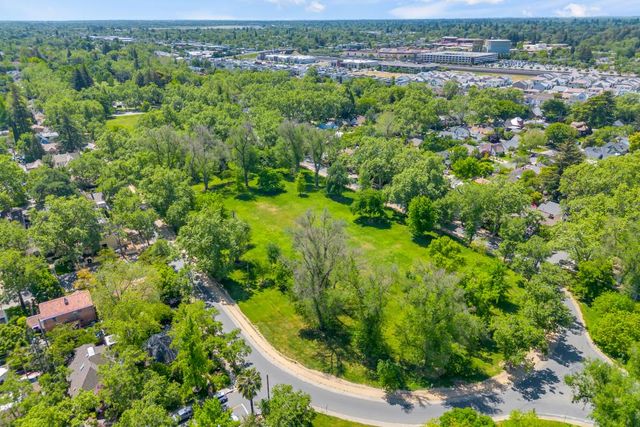 2720 Portola Way, Sacramento, CA 95818